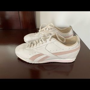Womens Reebok classic shoes